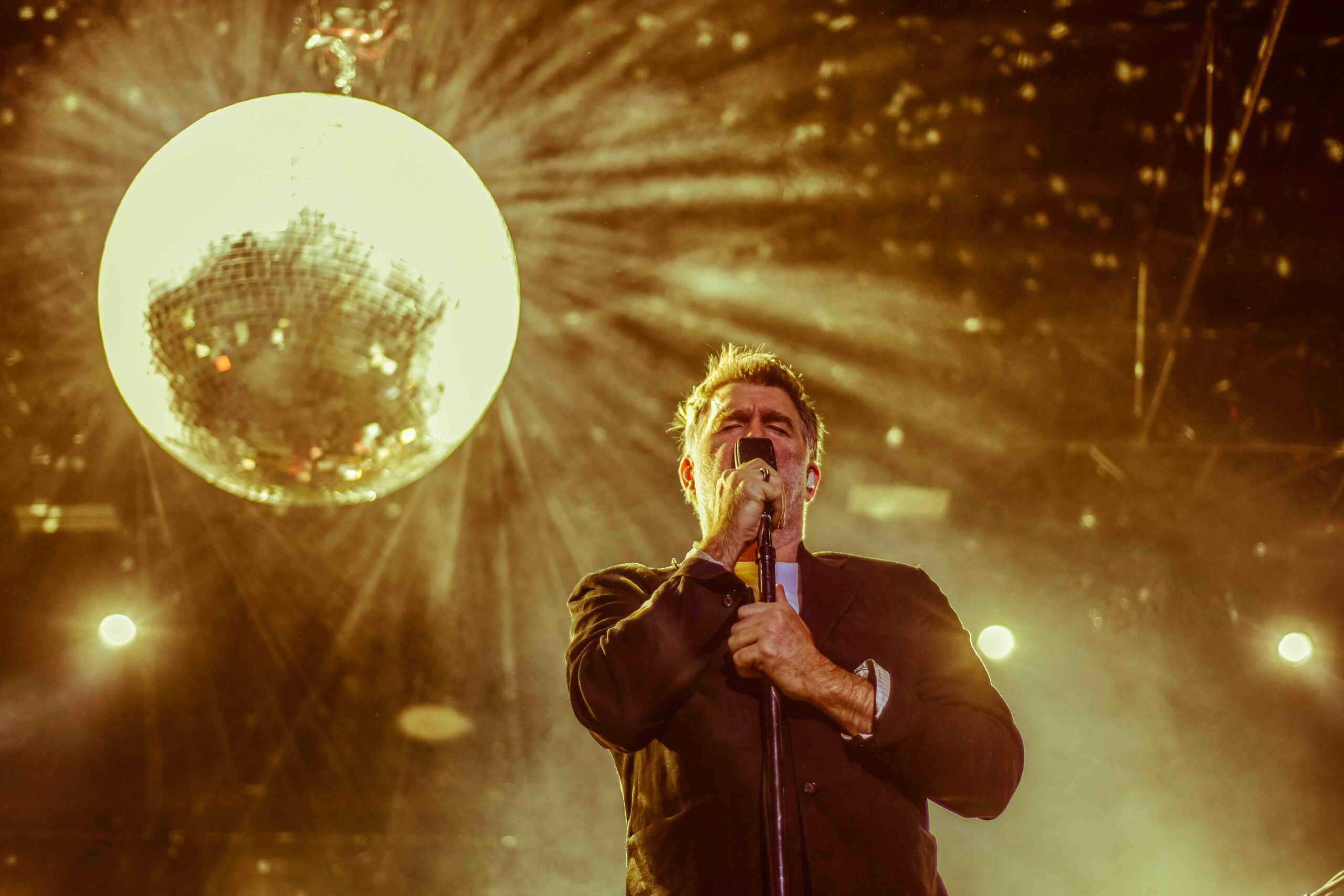 La noche en que LCD Soundsystem y una bola disco bailaron en Guadalajara
