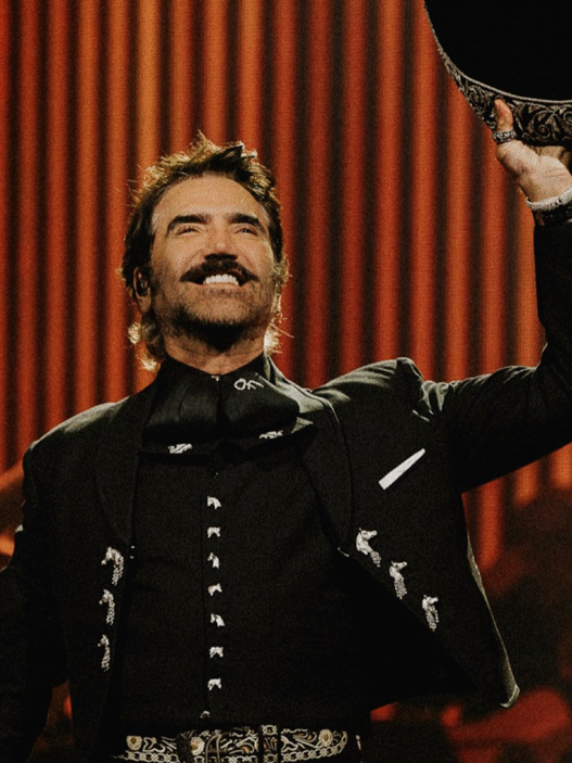 Alejandro Fernandez en el Estadio GNP