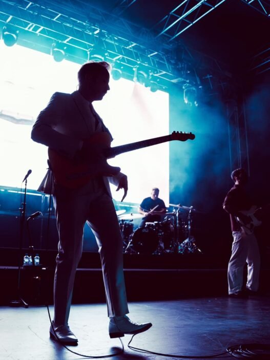 Two Door Cinema Club en México